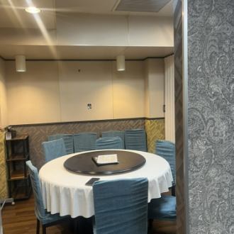 歓送迎会や誕生日に最適なテーブル席をご用意してます。大切なひとときをゆったりとお楽しみいただけます。