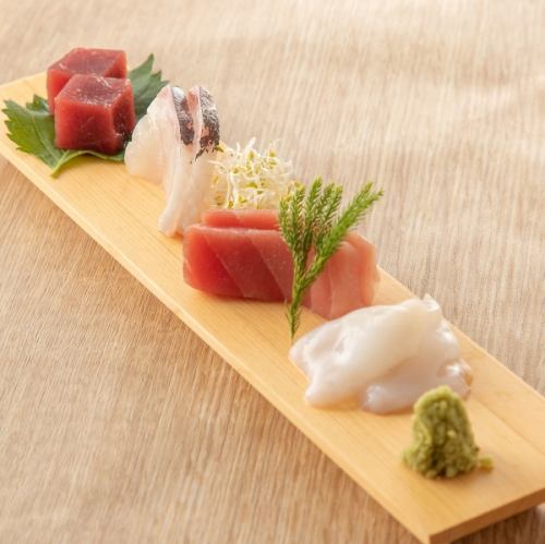 "Today's sashimi platter" using fresh seasonal fish
