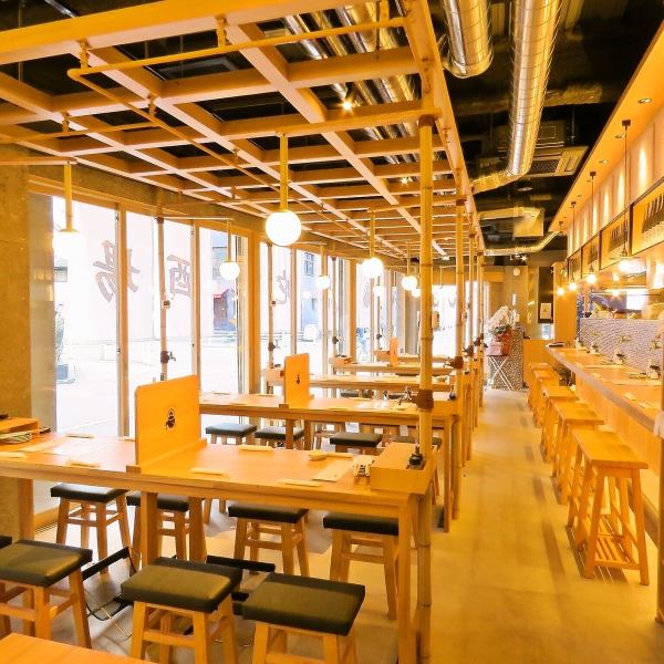 [A 3-minute walk from Exit 3 of Nagoya Station] The seats on the open floor are sure to bring excitement to the lively interior. !A store with excellent access near Nagoya Station!