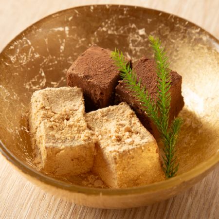 Warabi mochi with soybean flour and chocolate