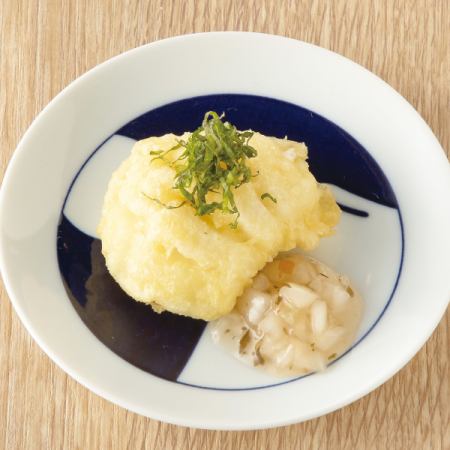 活〆ハモの天ぷら　梅肉玉葱ソース