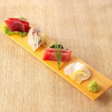 全卓備え付けの蛇口から焼酎のお供に♪旬な鮮魚をお届けします!