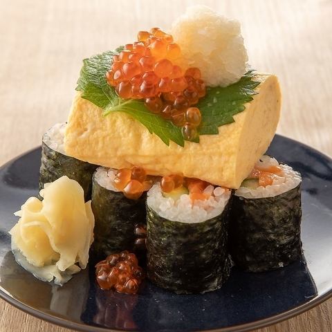 大人気の【いくらサーモン出汁巻き】等、寿司や海鮮類もご用意。