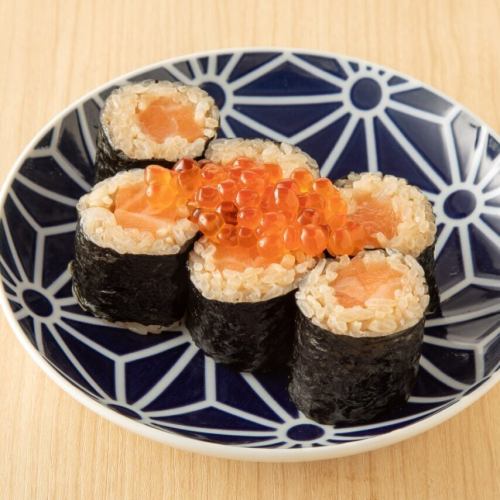 極みトロサーモン巻　イクラ掛け