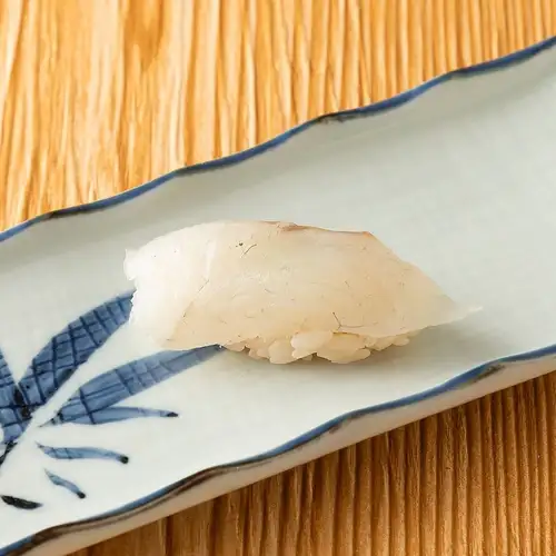 季節の握り寿司　スズキ握り　1貫