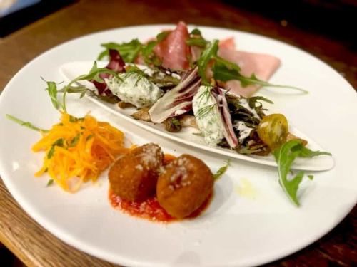 Italian Small Plates: Chef's 3-item platter