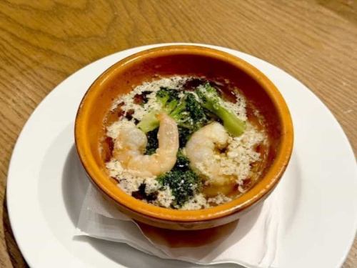 Shrimp and broccoli ajillo