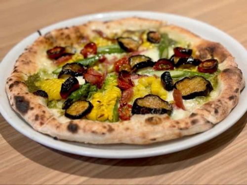 Colorful Summer Vegetable Pizza Ortolana - Full of the bounty of the sun
