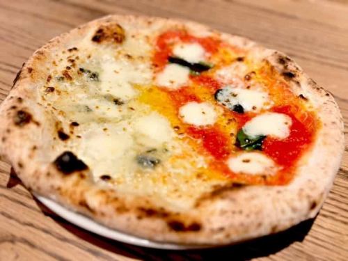 Meta Meta (Margherita & Quattro Formaggi)