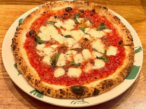 Rome, saltiness and aroma: Pizza Romana