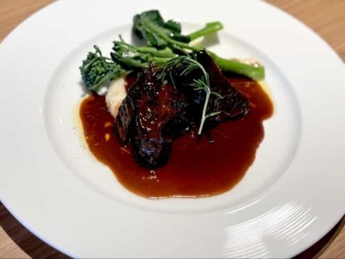 Melt-in-the-mouth beef cheek stewed in red wine with rich sauce