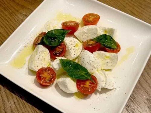 とろける水牛モッツアレラの贅沢カプレーゼ