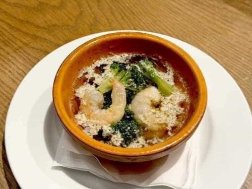 Shrimp and broccoli ajillo