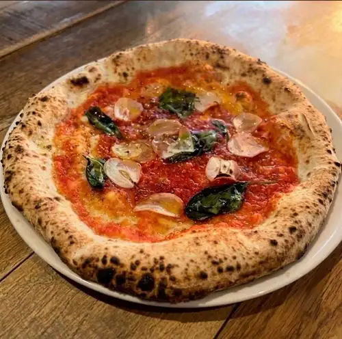 Stone oven-baked pizza marinara