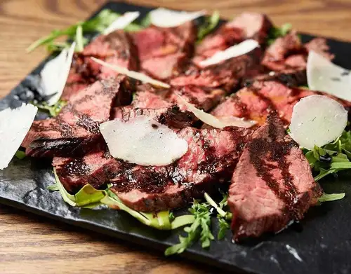 Luxurious domestic beef tagliata ~Meltingly delicious meat~