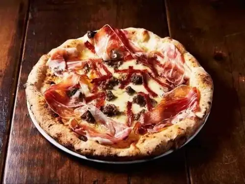 Artisan Macerara ~A gourmet pizza for meat lovers~
