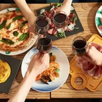 【記念日に！】乾杯はスパークリングワイン♪ピザ、パスタと国産牛のタリアータのフルコース