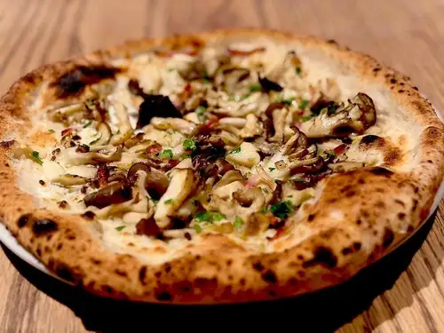 Four-Mushroom Pizza ~Quattro Funghi~