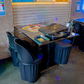 Table seats that can accommodate 2 or more people