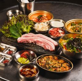 テーブルに広がる韓国料理はTHE・本場！ストーリーにたくさん載せてください♪