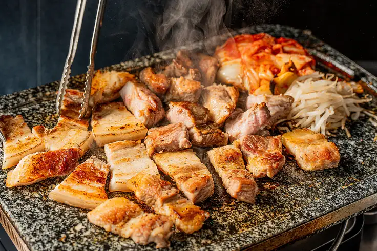 サムギョプサル専門店あぷろ。マッコリ×サムギョプサルで乾杯