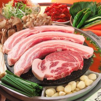 [OK on the day] All 11 dishes + 90 minutes of all-you-can-drink Korean alcohol available. Selectable hot pot & samgyeopsal course 6,000 yen (6,600 yen including tax)