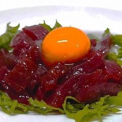 マグロのたたき　ユッケ仕立て