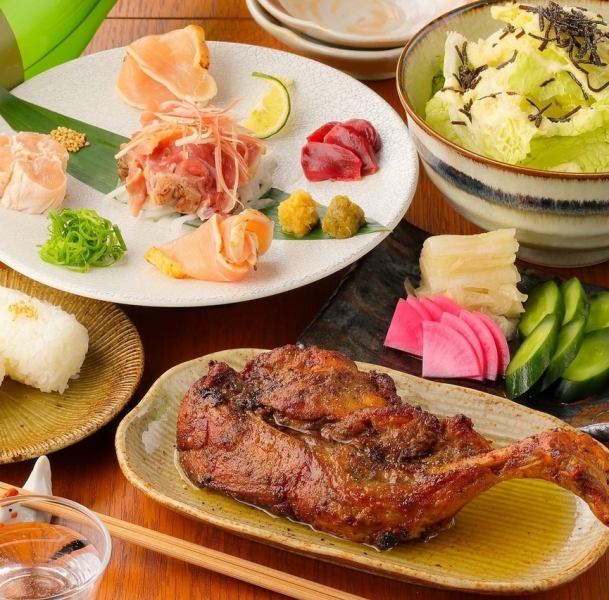 Perfect for all kinds of banquets! It can be used for a wide range of purposes, from private parties for 20 or more people to private rooms for small parties.We offer a variety of courses that allow you to enjoy our proud chicken dishes.We have private rooms for various occasions! We look forward to your visit!