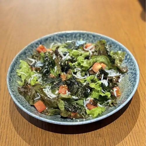 银鱼和韩国海藻沙拉
