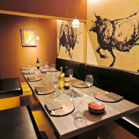 [Combining 4 and 6 seats to 10 seats!] Enjoy Japanese beef and Japanese kaiseki in a private space with all seats completely private.It protects your private space and is ideal for anniversaries, birthdays, and entertaining loved ones.Not only for dinner, but also for lunch ◎