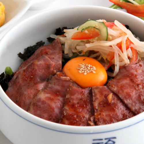 ★ Wagyu beef roast beef bowl set menu ★ 980 yen (tax included)