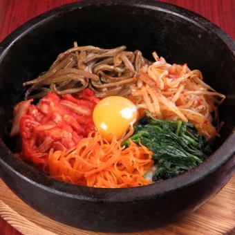 Kimchi stone-baked bibimbap
