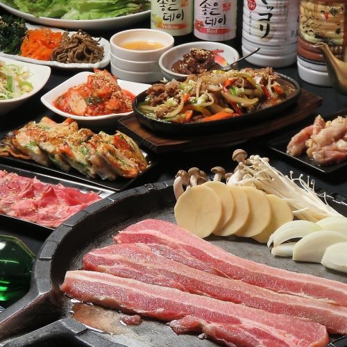 說到韓國就會想到五花肉♪ 還有吃到飽的套餐！