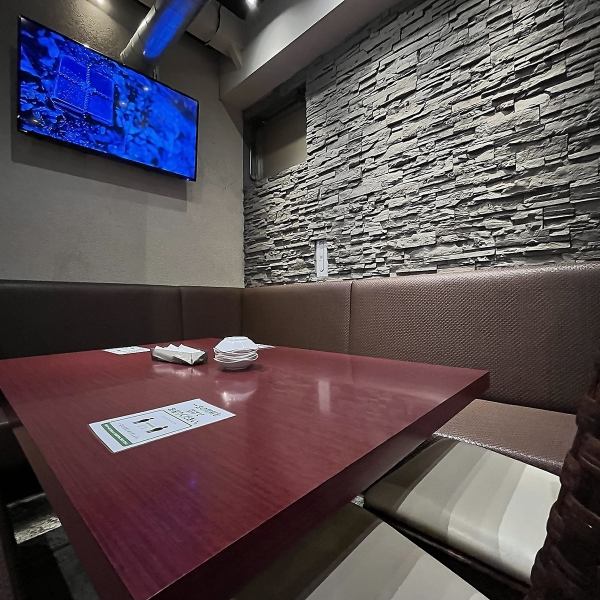 We have sofa seats with a calm atmosphere! Because it is a spacious and spacious space, it can be used for various occasions such as girls' gatherings, company banquets, and gatherings with friends. Surrounded by authentic Korean cuisine. There is no doubt that everyone will have a great time♪ At the seats with large monitors, you can enjoy the music videos of Korean idols and feel like you are in Korea!