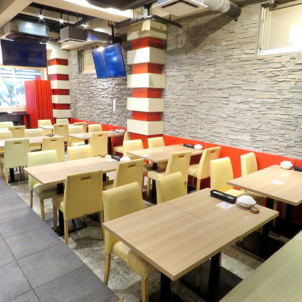 The bright and open interior is always lively and you can fully enjoy the atmosphere of Korea! The table seats can be freely arranged.We will prepare seats according to the number of people, so please feel free to contact us for various banquets! Banquets with a large number of people are also welcome. We also have many plans available!