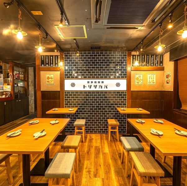 【2/4/6/10名様..個室/半個室完備!!】オープン席、雰囲気抜群の暖簾半個室、ご利用シーンに応じてお選び下さい！ネット予約どしどし受付中です◎上野駅での仕事帰りの一杯や仲間との飲み会、ご宴会などレイアウトを最適にしてご案内いたします！大衆感溢れる落ち着く店内でごゆっくりお寛ぎ下さい♪個室最大12名様OKです♪