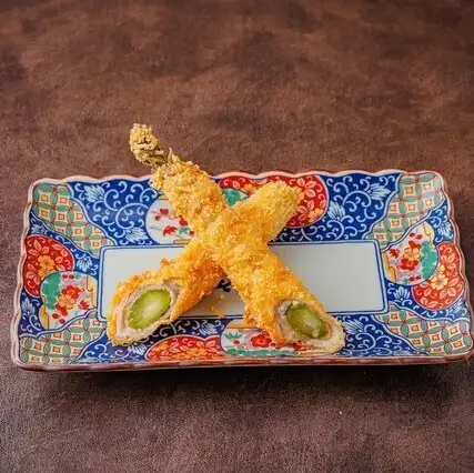 Deep-fried asparagus wrapped in pork