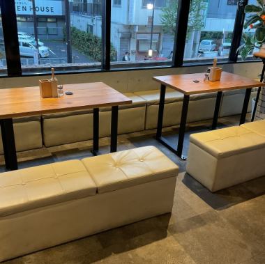 桌子沙發座位