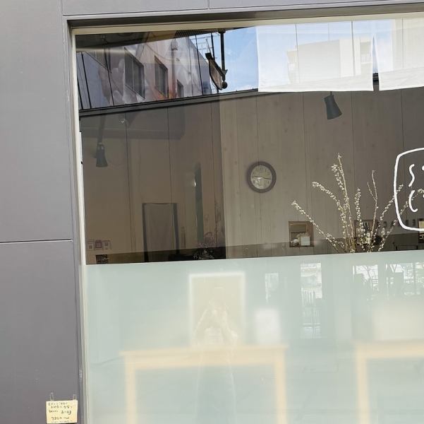 位于竹町商店街内的Wazawaza大厦1楼。