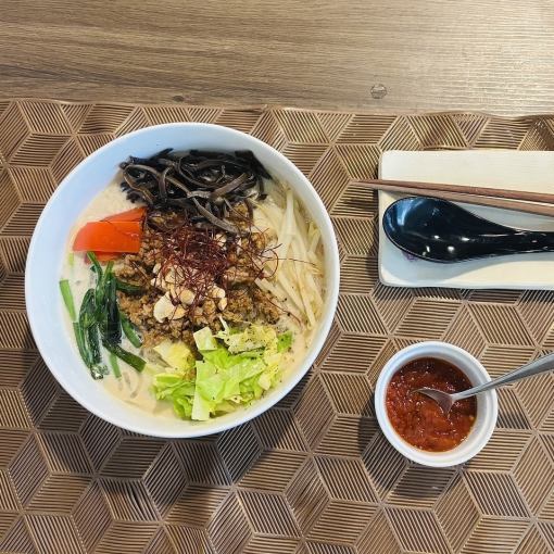 [Eat-in] Tomato chili oil and seasonal vegetables with soy milk vermicelli dandan noodles lunch