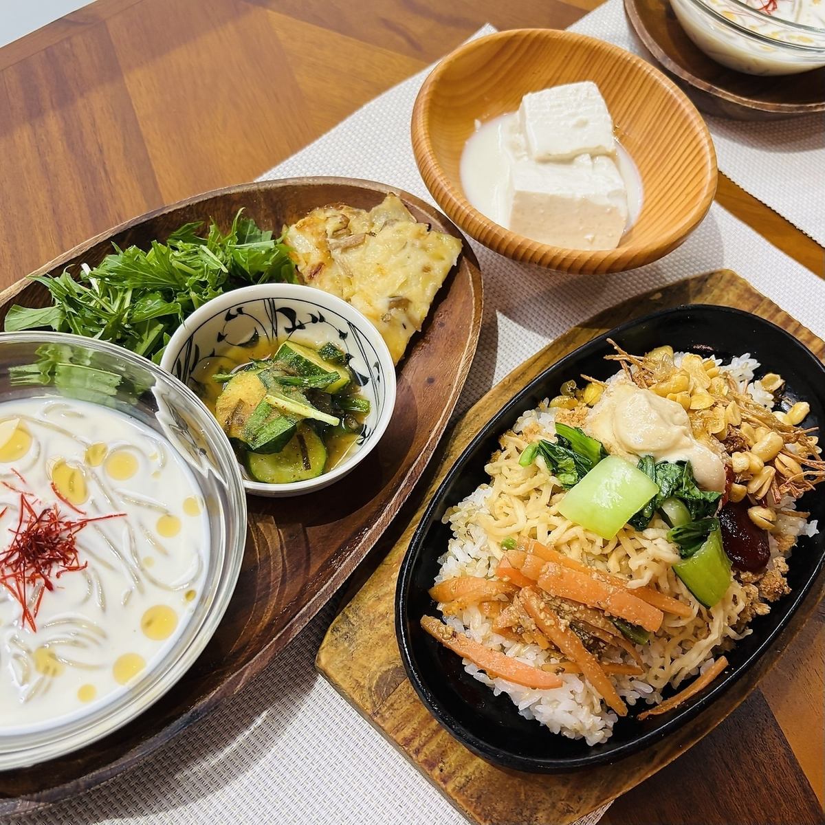 5월의 비건 점심은 야채의 비빔밥&콩국수&치지미의 한국풍입니다.