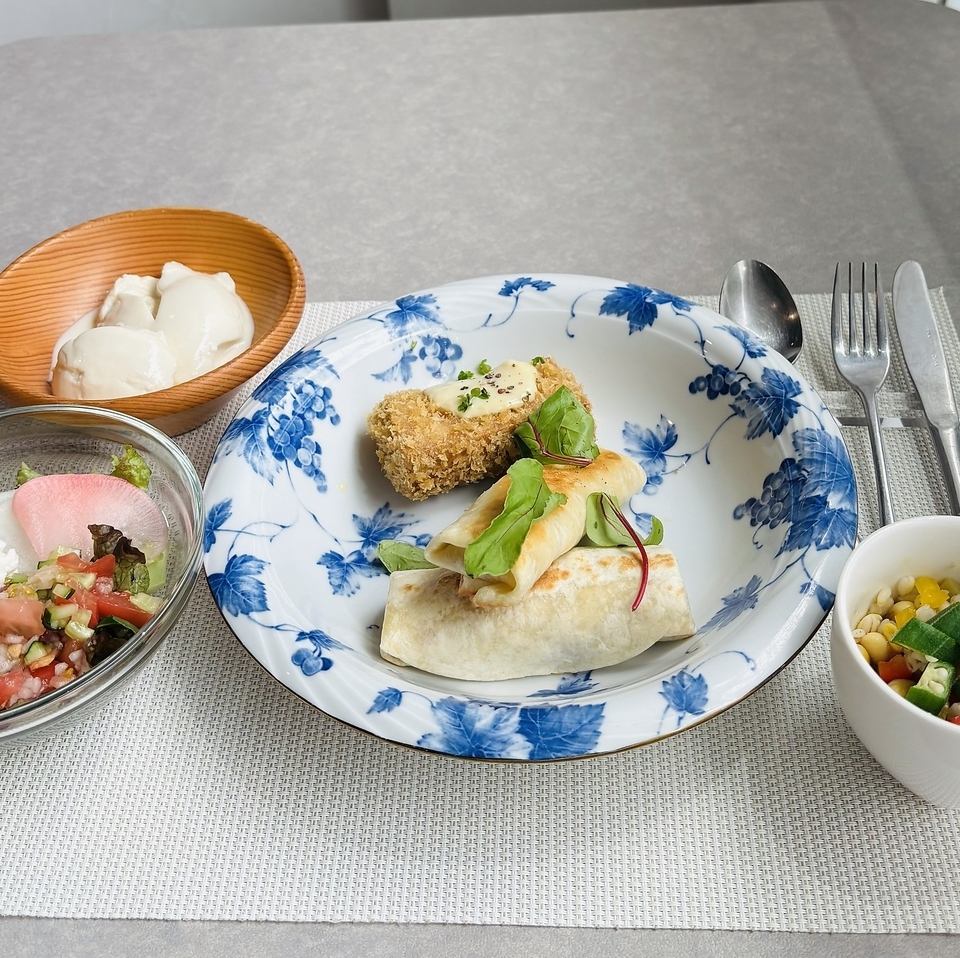 6月のヴィーガンランチは、ナイフとフォークで愉しむ豆腐ランチです。