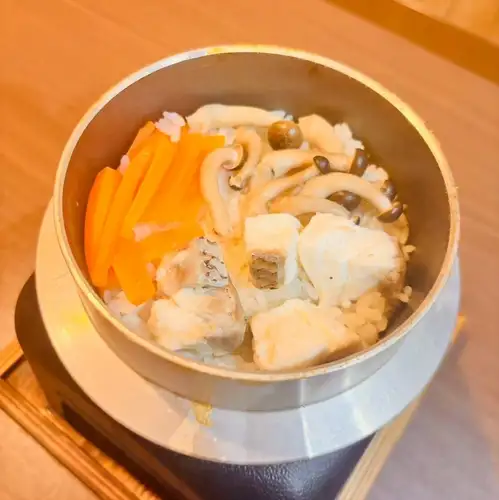 お釜で炊いた鯛めし