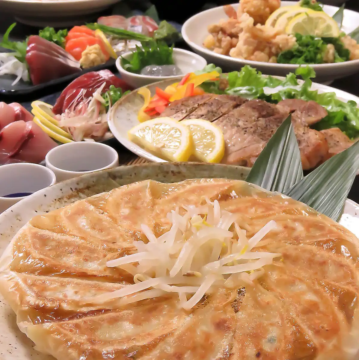 Our course, which includes a hot pot with your choice of soup and 2 hours of all-you-can-drink, is recommended for all kinds of banquets.