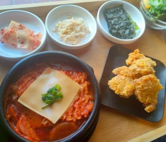 【十二月午餐套餐】部队锅拉面和脆皮炸鸡套餐