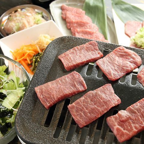 평일 한정으로 엄선된 고기와 호르몬을 즐길 수 있습니다!