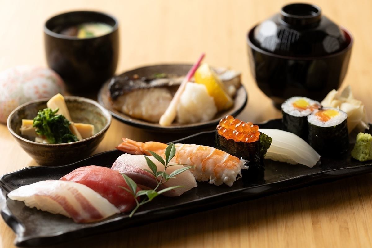 Enjoy exquisite sushi in a restaurant with a mature atmosphere.