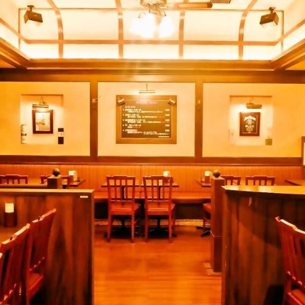 広々とした店内は開放感があり、お洒落で落ち着いた雰囲気。少人数から大人数まで対応可能なテーブル席もあるので人数に合わせてご案内いたします♪また50名様から60名様まで貸切可能なのでウェディング2次会など各種パーティーでのご利用にも最適◎