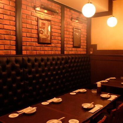 店内奥にある個室席は大人数でご利用可能なので大型宴会やパーティーに最適です◎お気軽にご相談ください！