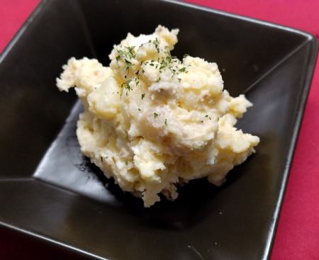 HIGHBALLのための燻玉ポテトサラダ